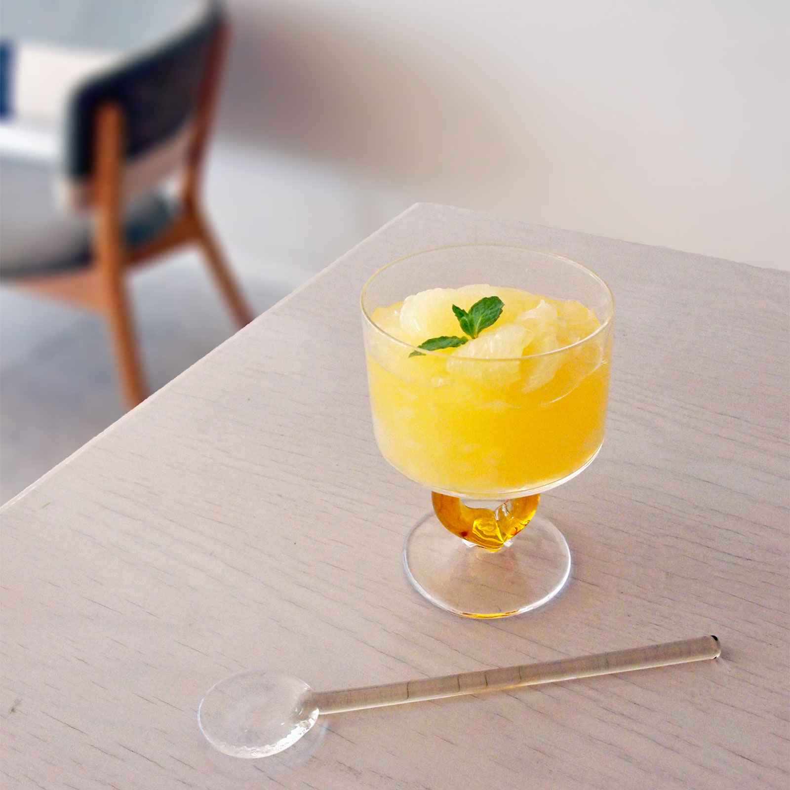 プリエ：脚付きグラス