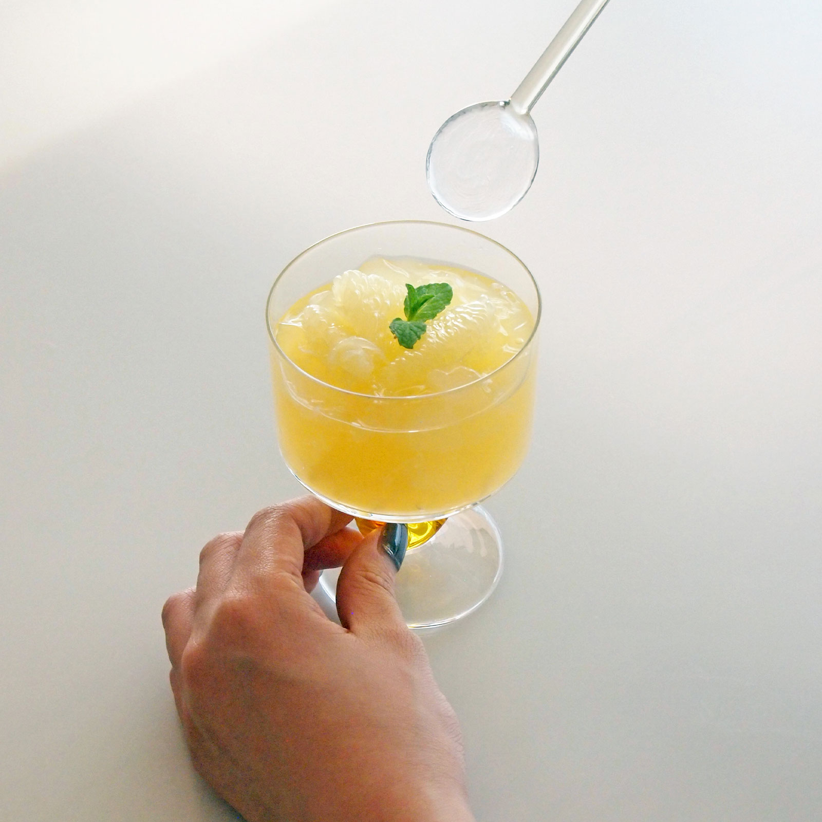 プリエ：脚付きグラス