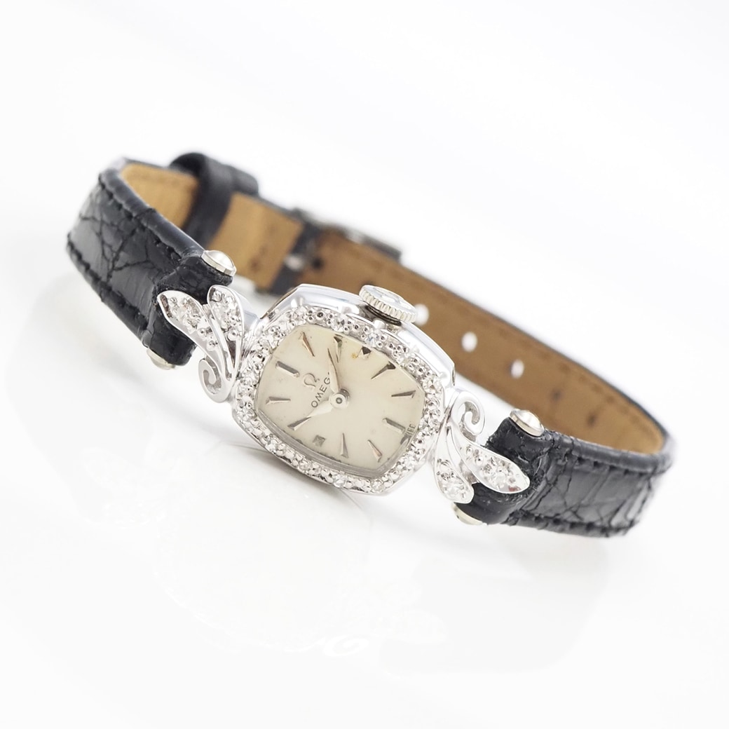 アンティークウォッチ オメガ ダイヤモンドベゼル レクタンギュラ―WGケース