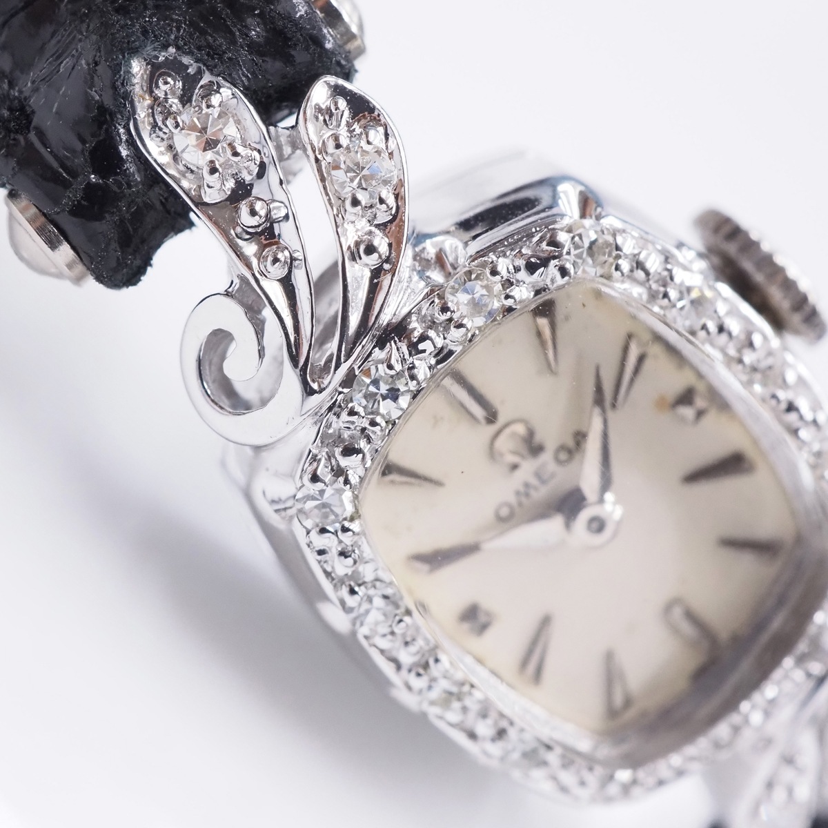アンティークウォッチ オメガ ダイヤモンドベゼル レクタンギュラ―WGケース