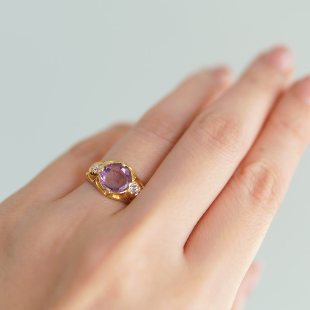 アンティークジュエリー リング アメシスト クラウンモチーフ インタリオリング