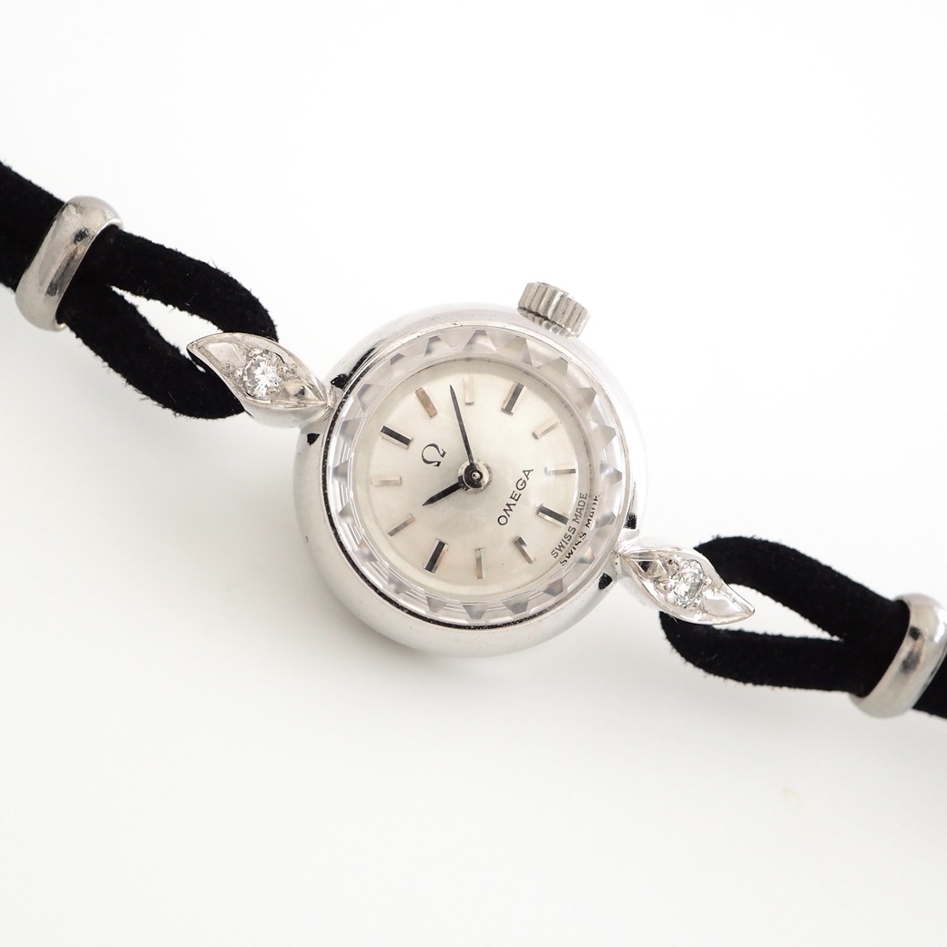 アンティークウォッチ オメガ ダイヤモンドアクセント カットガラス ラウンド ホワイトゴールドケース BOX付