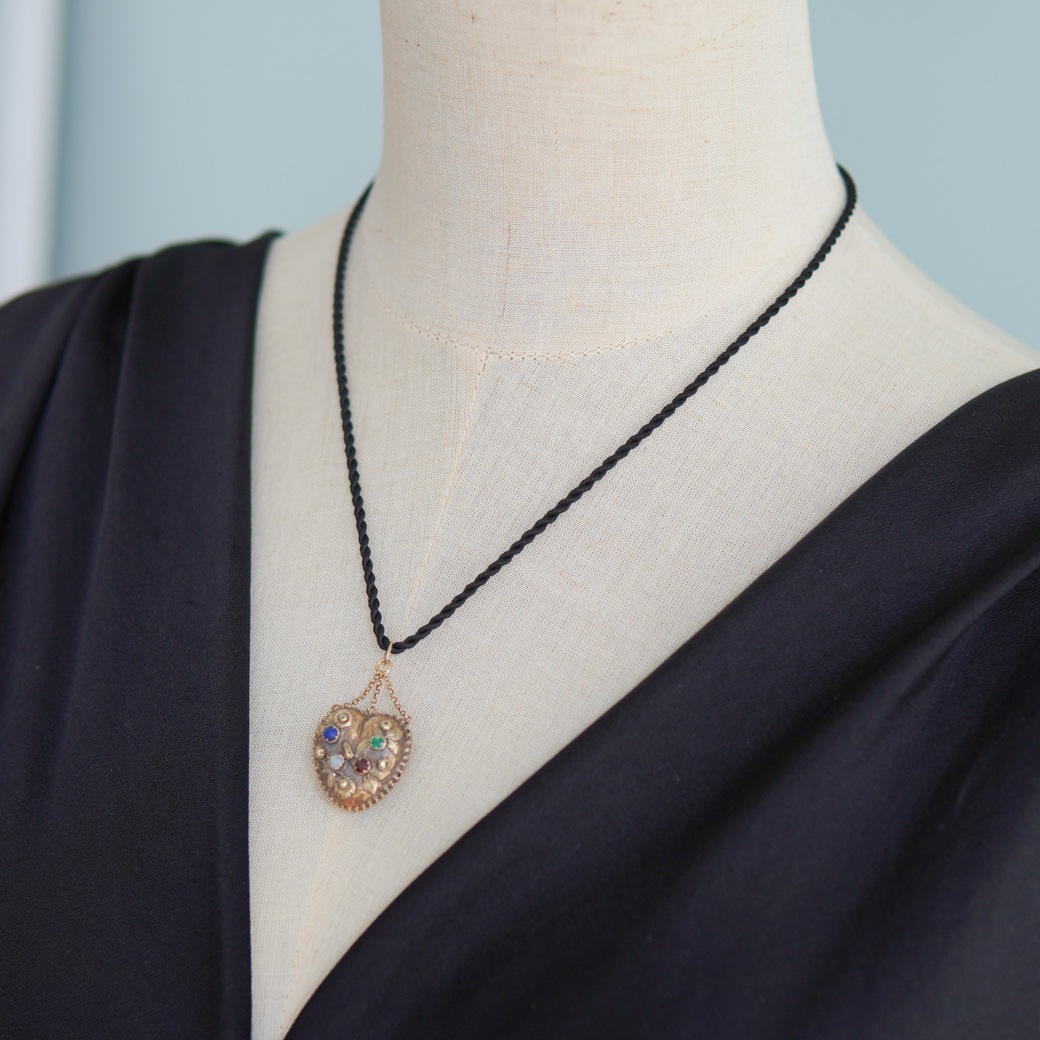 アンティークジュエリー アンティークネックレス LOVE アクロ