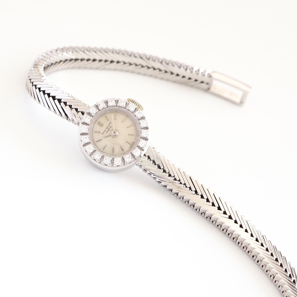 アンティークウォッチ パテック・フィリップ ダイヤモンドベゼル ラウンド  ホワイトゴールドケース ブレスレット