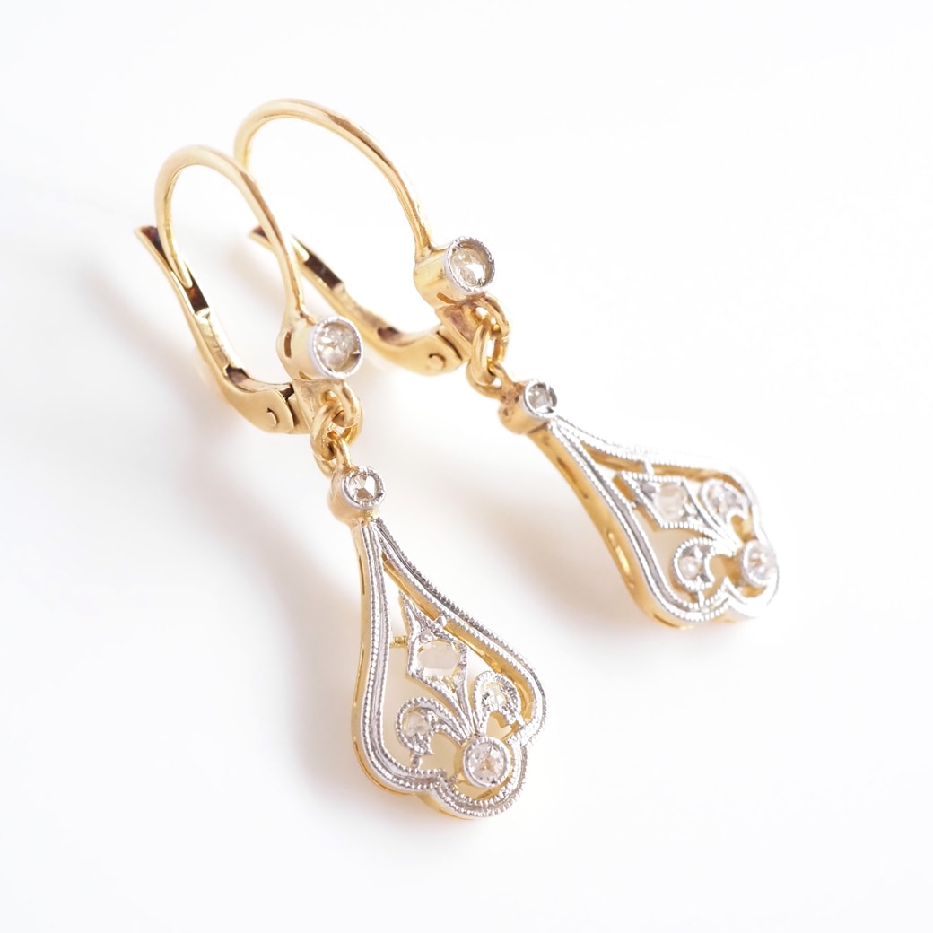 18金 フルール・ド・リスデザインピアス K18刻印入り 百合の紋章 楽天市場】ピアス 18K フルールドリス ユリ紋章 ゆり 小さめ