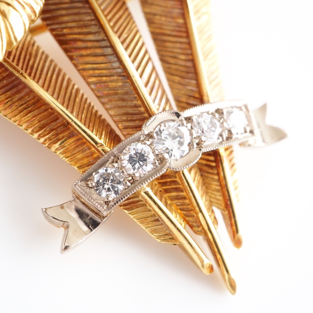 アンティークジュエリー アンティークブローチ フェザー 紋章モチーフ