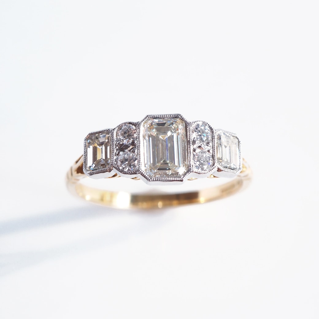 アンティークジュエリー リプロダクション City of London シティオブロンドン ダイヤモンド 3ストーンリング