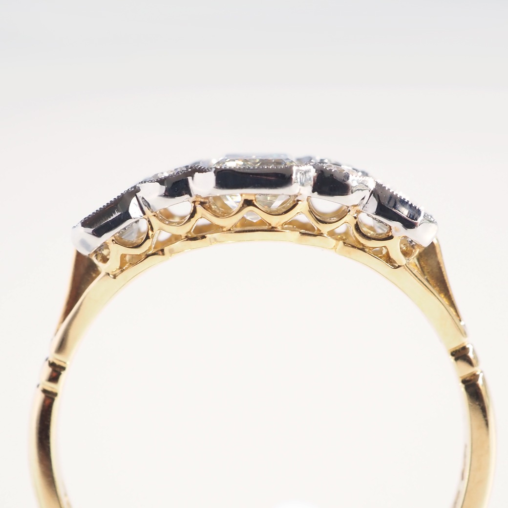 アンティークジュエリー リプロダクション City of London シティオブロンドン ダイヤモンド 3ストーンリング