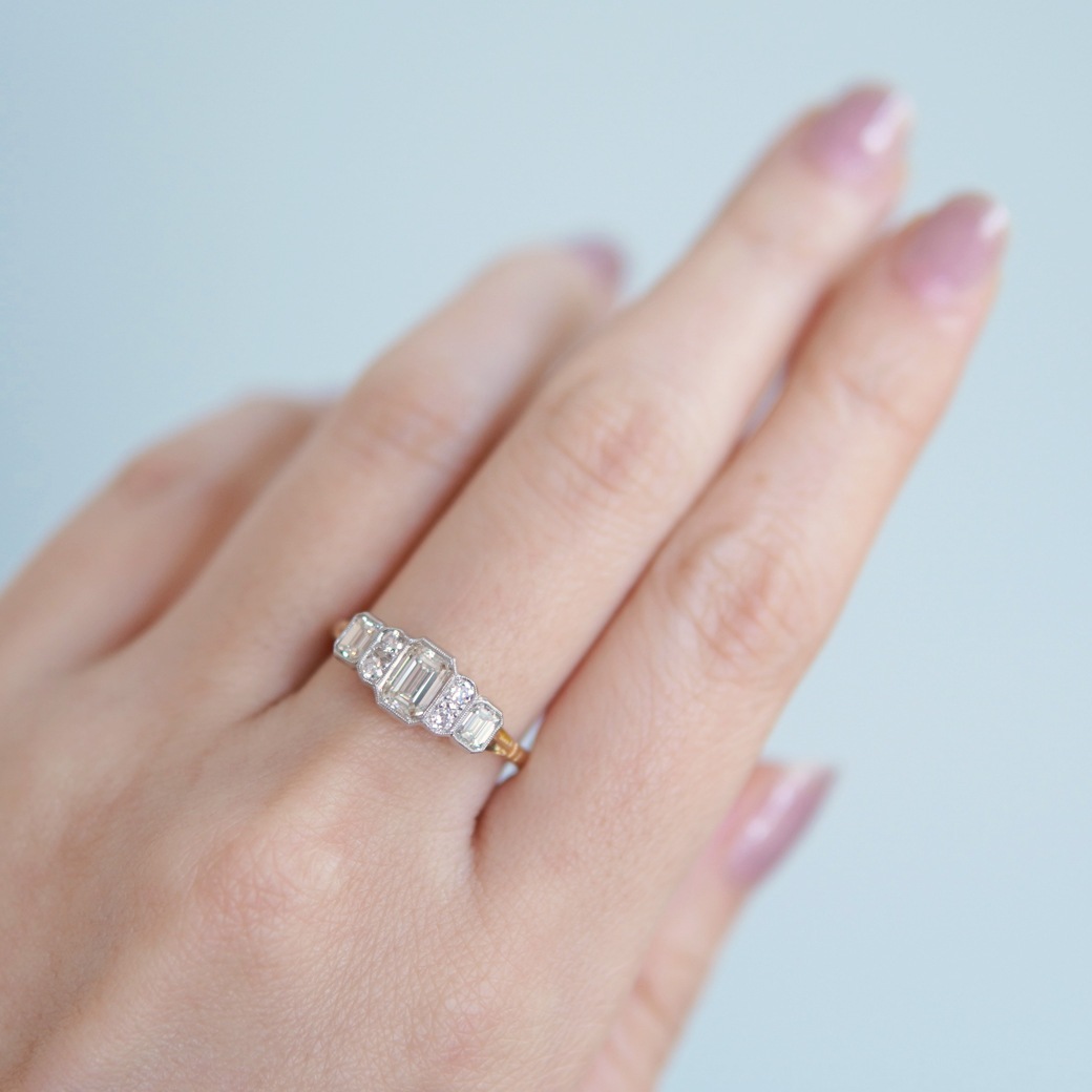 アンティークジュエリー リプロダクション City of London シティオブロンドン ダイヤモンド 3ストーンリング