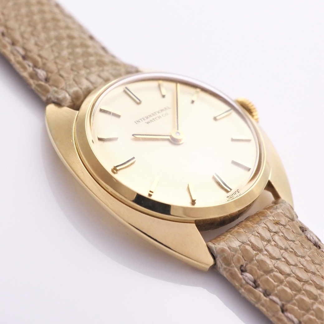 アンティークウォッチ IWC ゴールドダイヤル ラウンドYGケース