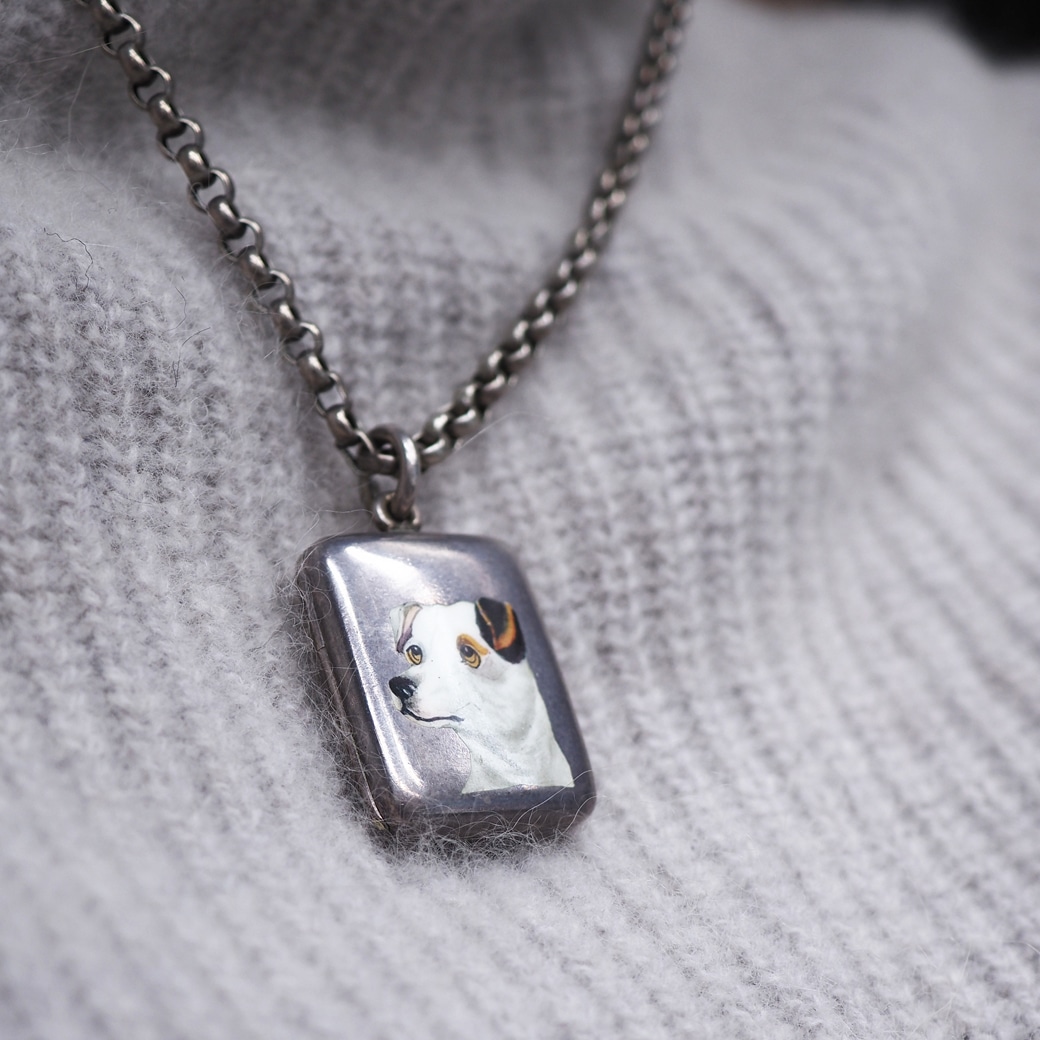 エナメルとシルバーのペンダントヘッド 1850年頃 アンティークジュエリー アンティークネックレス エナメル画 テリア