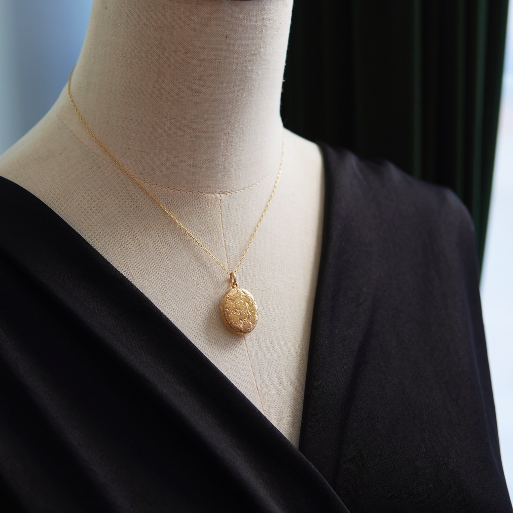 アンティークジュエリー ネックレス エナメル装飾 ゴールド アンティーク ロケットペンダント