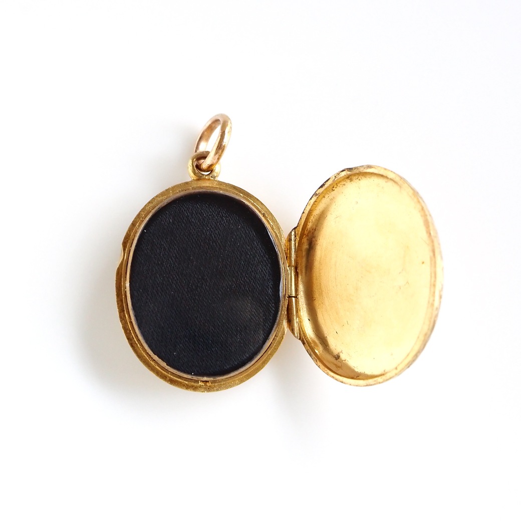 アンティークジュエリー ネックレス エナメル装飾 ゴールド アンティーク ロケットペンダント