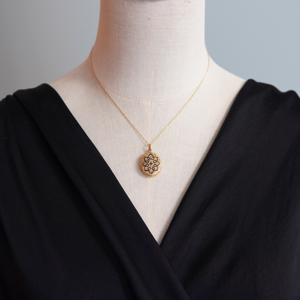 アンティークジュエリー ネックレス エナメル装飾 ゴールド アンティーク ロケットペンダント