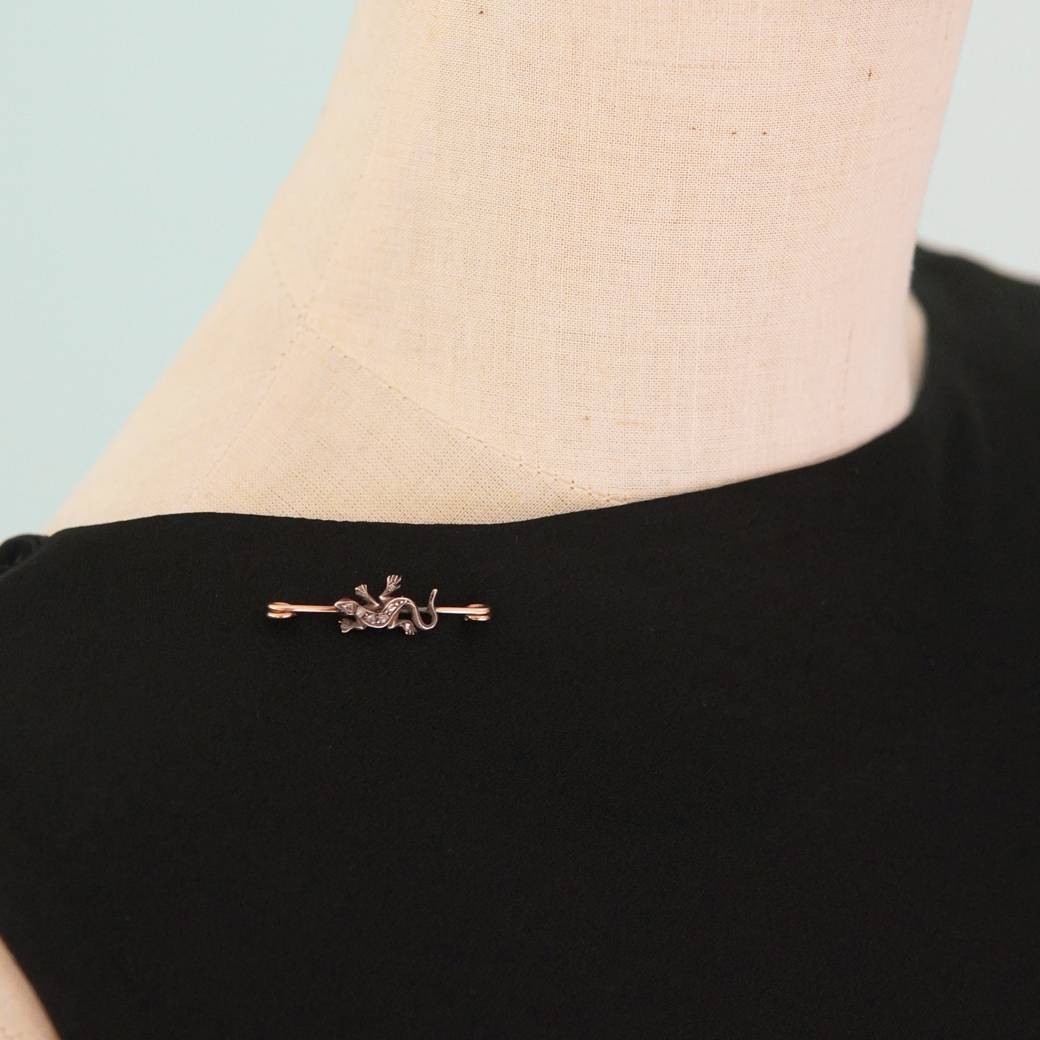 アンティークジュエリー ブローチ トカゲモチーフ アンティーク バーブローチ