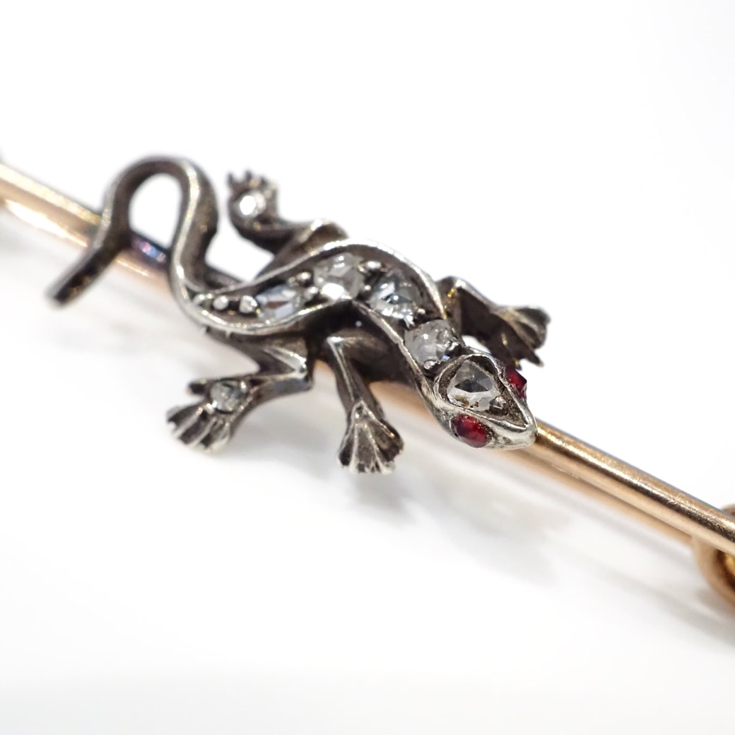 アンティークジュエリー ブローチ トカゲモチーフ アンティーク バーブローチ
