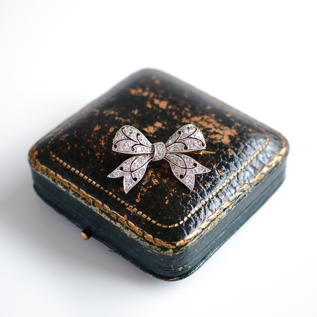 アンティークジュエリー ブローチ リボンモチーフ ダイヤモンド アンティークブローチ BOX付
