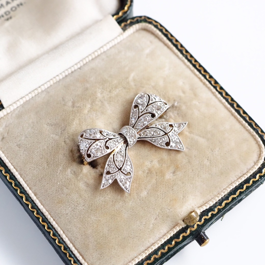 アンティークジュエリー ブローチ リボンモチーフ ダイヤモンド アンティークブローチ BOX付