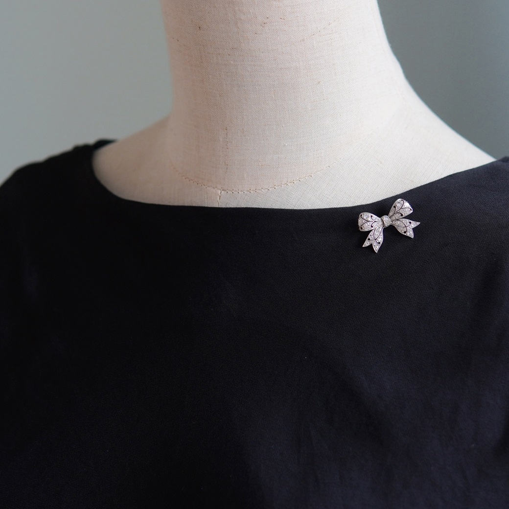 アンティークジュエリー ブローチ リボンモチーフ ダイヤモンド アンティークブローチ BOX付