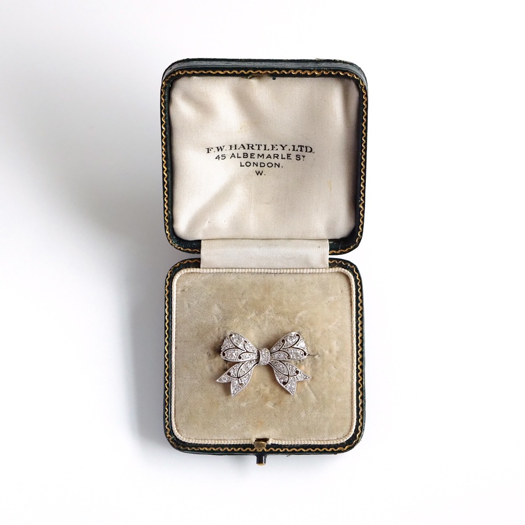 アンティークジュエリー ブローチ リボンモチーフ ダイヤモンド アンティークブローチ BOX付