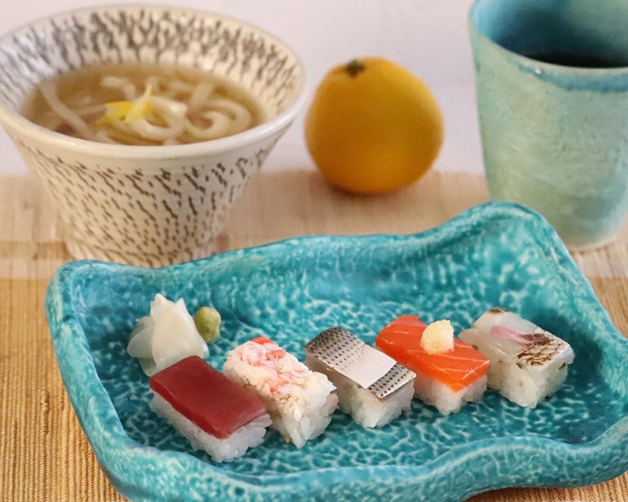 一口押し寿司いろかさね+柚子香る真鯛出汁の小うどんセット/ご自宅用【宅配便/全国配送】