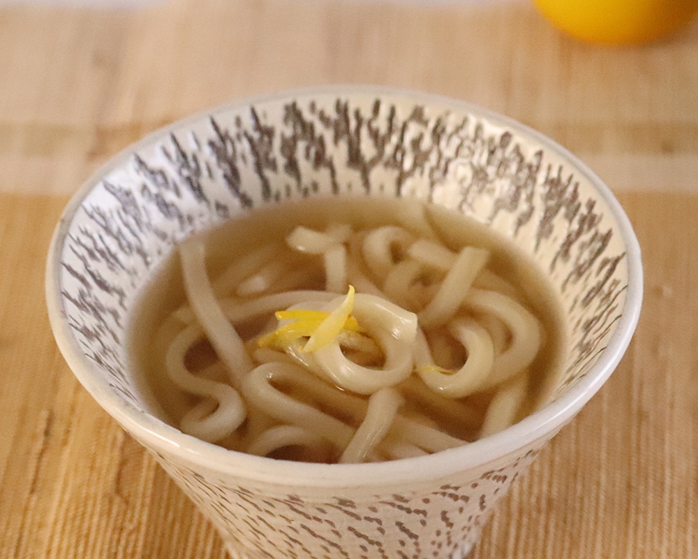 一口押し寿司いろかさね+柚子香る真鯛出汁の小うどんセット/ご自宅用【宅配便/全国配送】