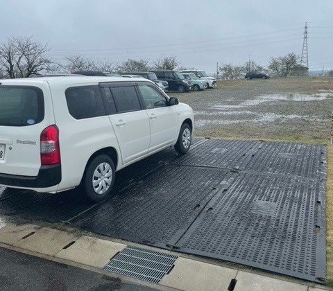 門型ピン装着例：臨時駐車場