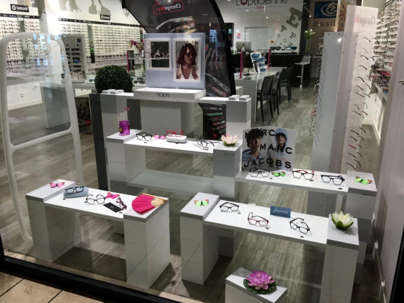 マイ・ブロックとシェルフハーフで展示棚がつくれます。