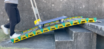 【段差スロープ】アクセスＳワイドは最大25cmまでの段差に設置して、段差を解消します。