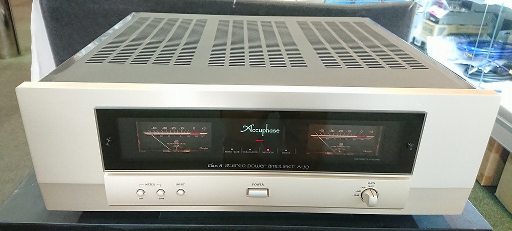 中古品】Accuphase A-30(シリアル：B6Y588）※送料無料《北海道・沖縄