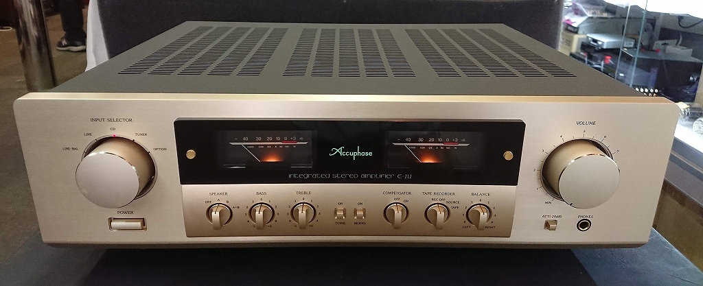 中古品】Accuphase E-212 ※送料無料《北海道・沖縄・離島を除く