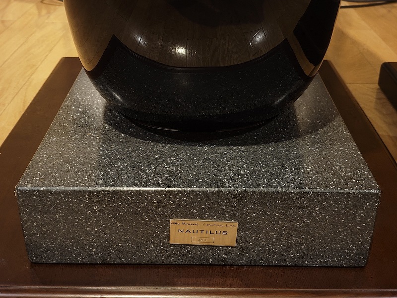 ������ʡ�B&W Nautilus (�ڥ�)������ã������������������