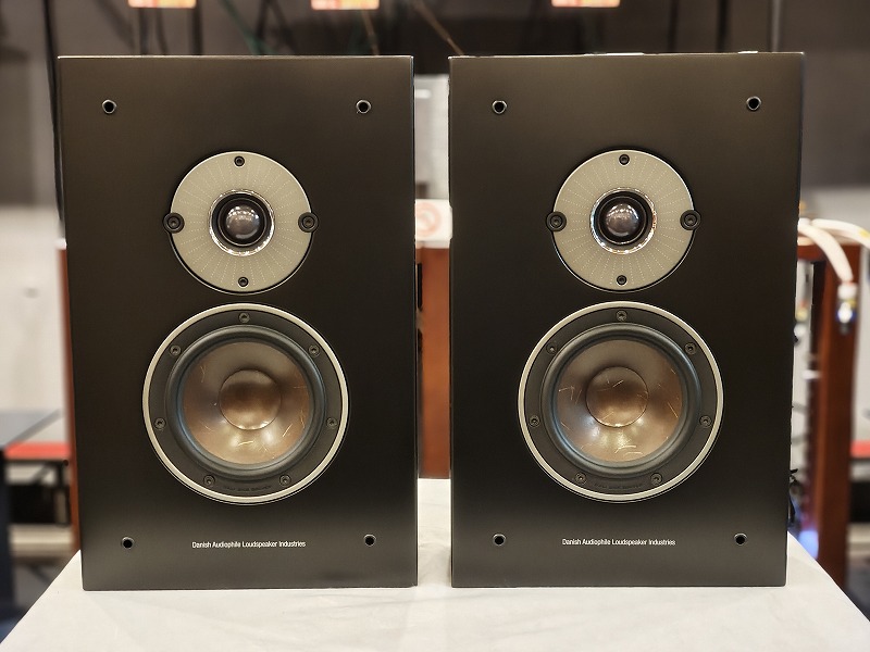 DALI オンウォールスピーカー OBERON ONWALL ペア OBERON ONWALL|DALIオフィシャルサイト