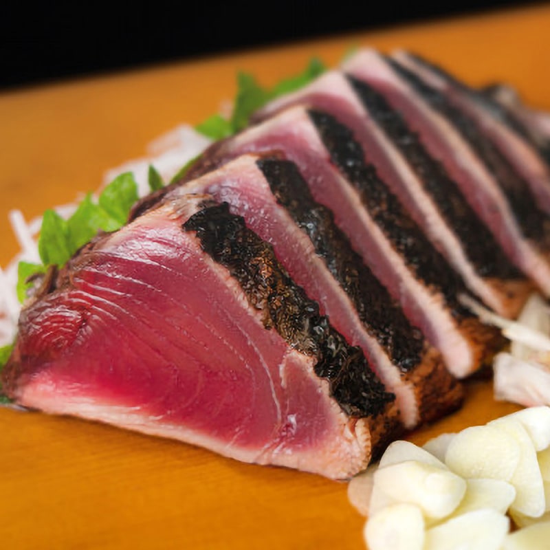 地元高知人も、これは美味い！とうならせる！一本釣り地鰹の藁焼きタタキ（旬凍）［送料無料］この商品は、他の商品と同梱できません。