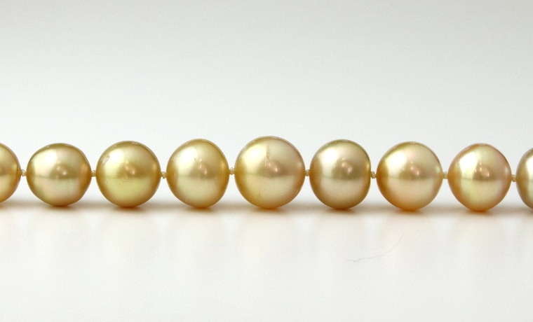 白蝶ゴールデンパールネックレス【大きさ10.6-14.1mm・長さ43.5cm