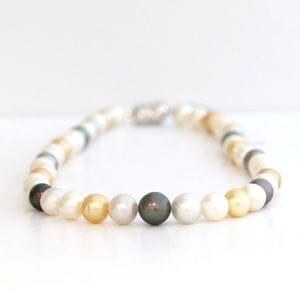 SV白蝶・黒蝶真珠マルチカラーネックレス【大きさ8.5-10.9mm・長さ42.5cm】＜349-14＞