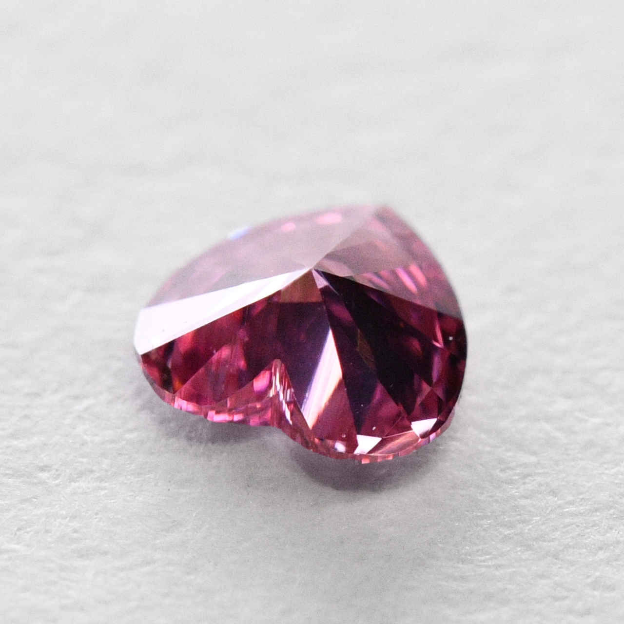 ピンクダイヤモンドルース0.070ct, Fancy Vivid Purplish Pink (ファンシーヴィヴィッドパープリッシュピンク）, SI-2, Heart Shape（ハート型）, AGT