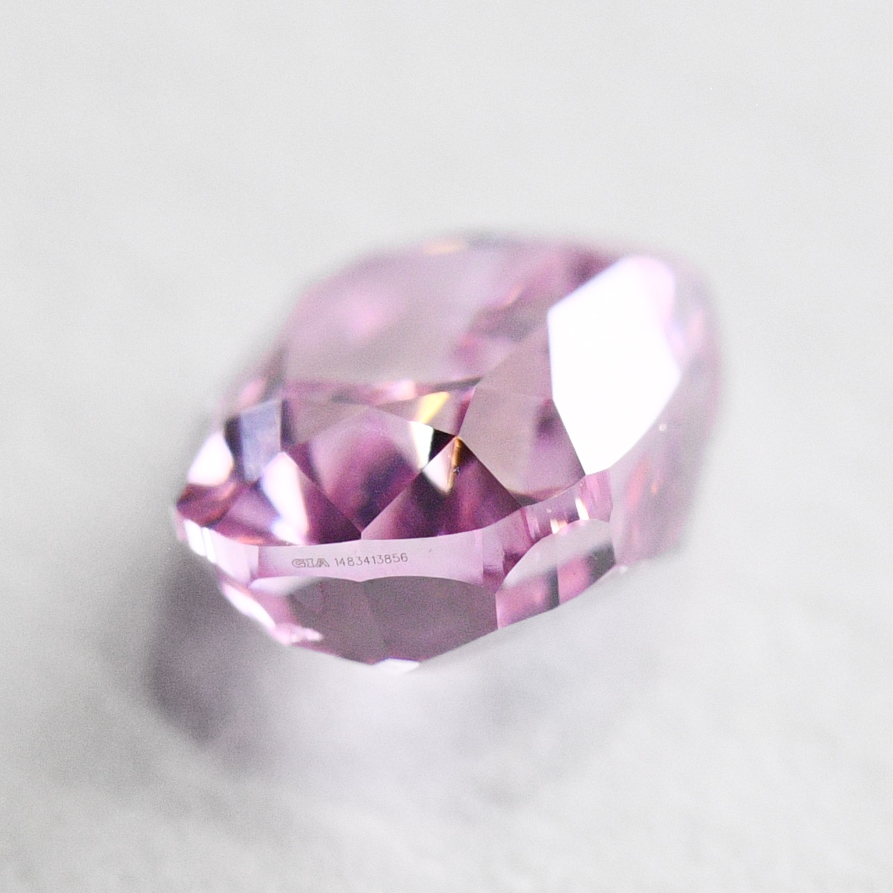 ピンクダイヤモンドルース0.27ct, Fancy Vivid Purple Pink (ファンシーヴィヴィッドパープルピンク）, VS-2, Cusion, GIA