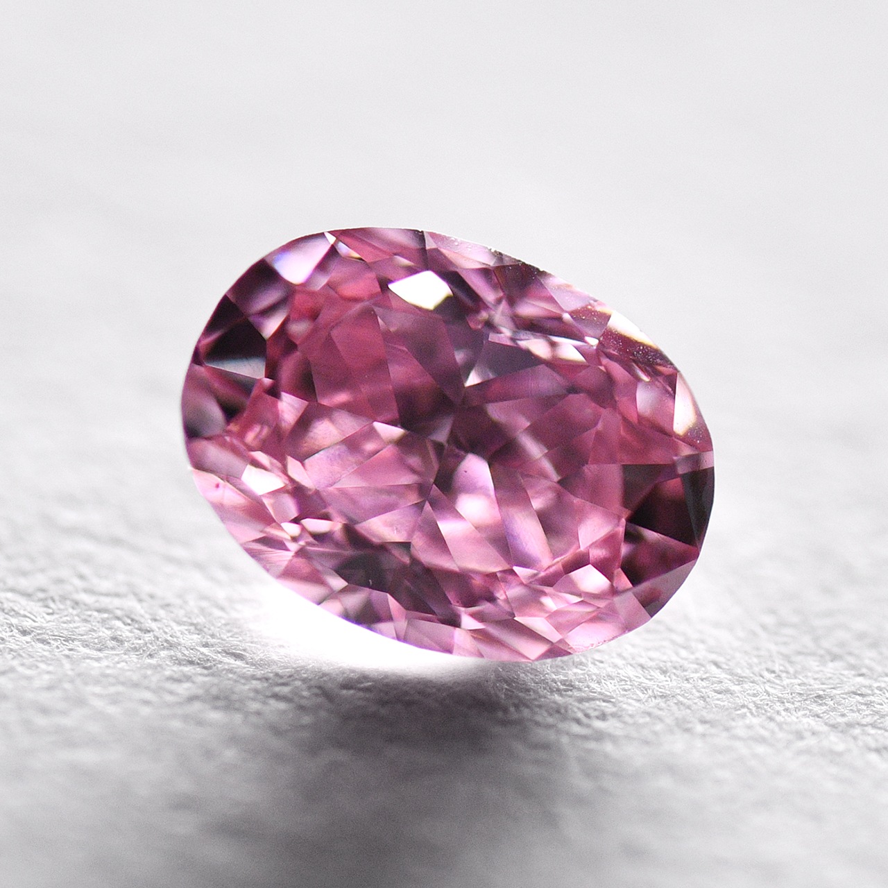 ピンクダイヤモンドルース0.23ct, Fancy Vivid Purplish Pink (ファンシーヴィヴィッドパープリッシュピンク）, SI-1, Oval, GIA
