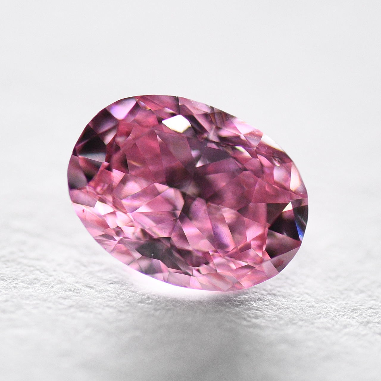 ピンクダイヤモンドルース0.23ct, Fancy Vivid Purplish Pink (ファンシーヴィヴィッドパープリッシュピンク）, SI-1, Oval, GIA
