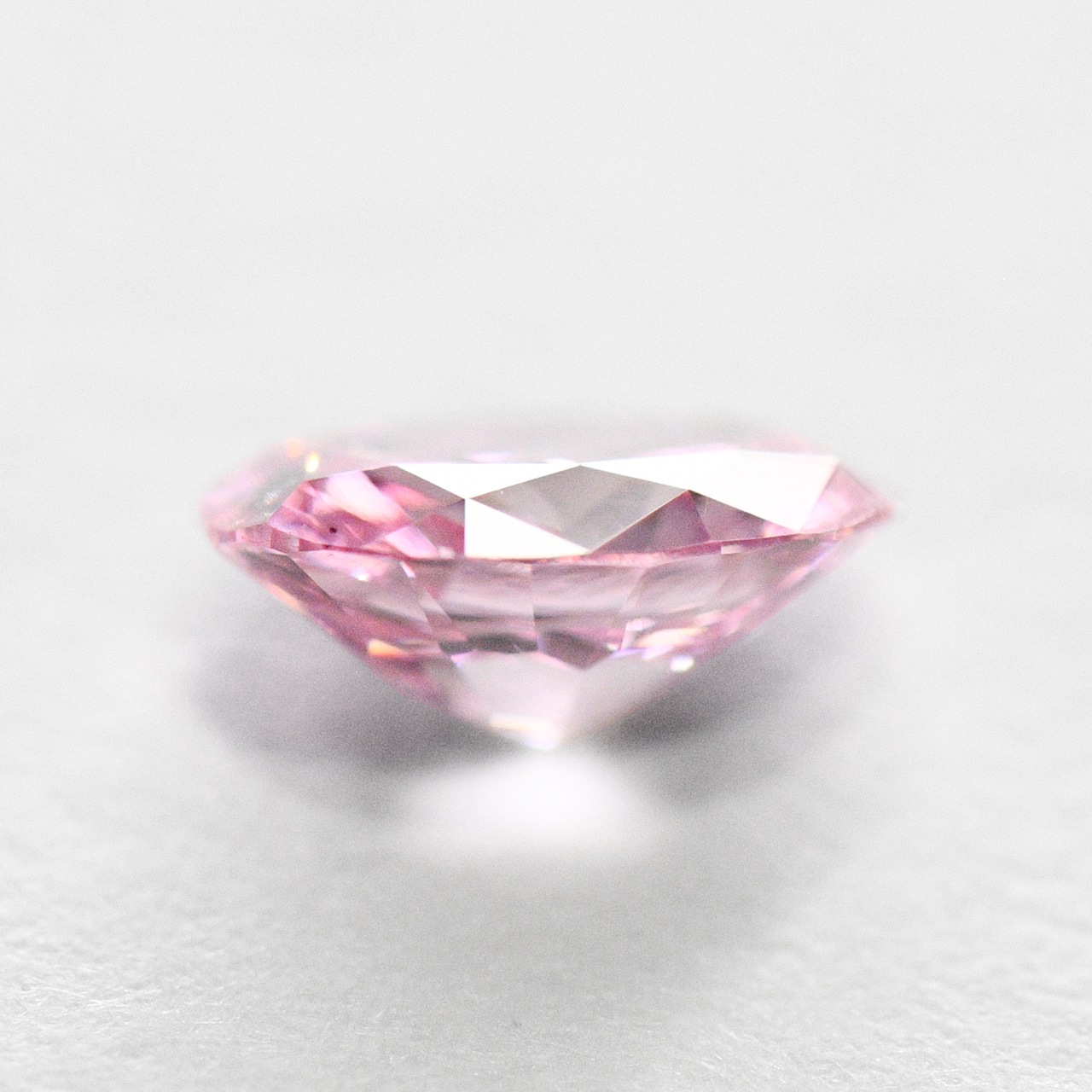 ピンクダイヤモンドルース0.23ct, Fancy Vivid Purplish Pink (ファンシーヴィヴィッドパープリッシュピンク）, SI-1, Oval, GIA