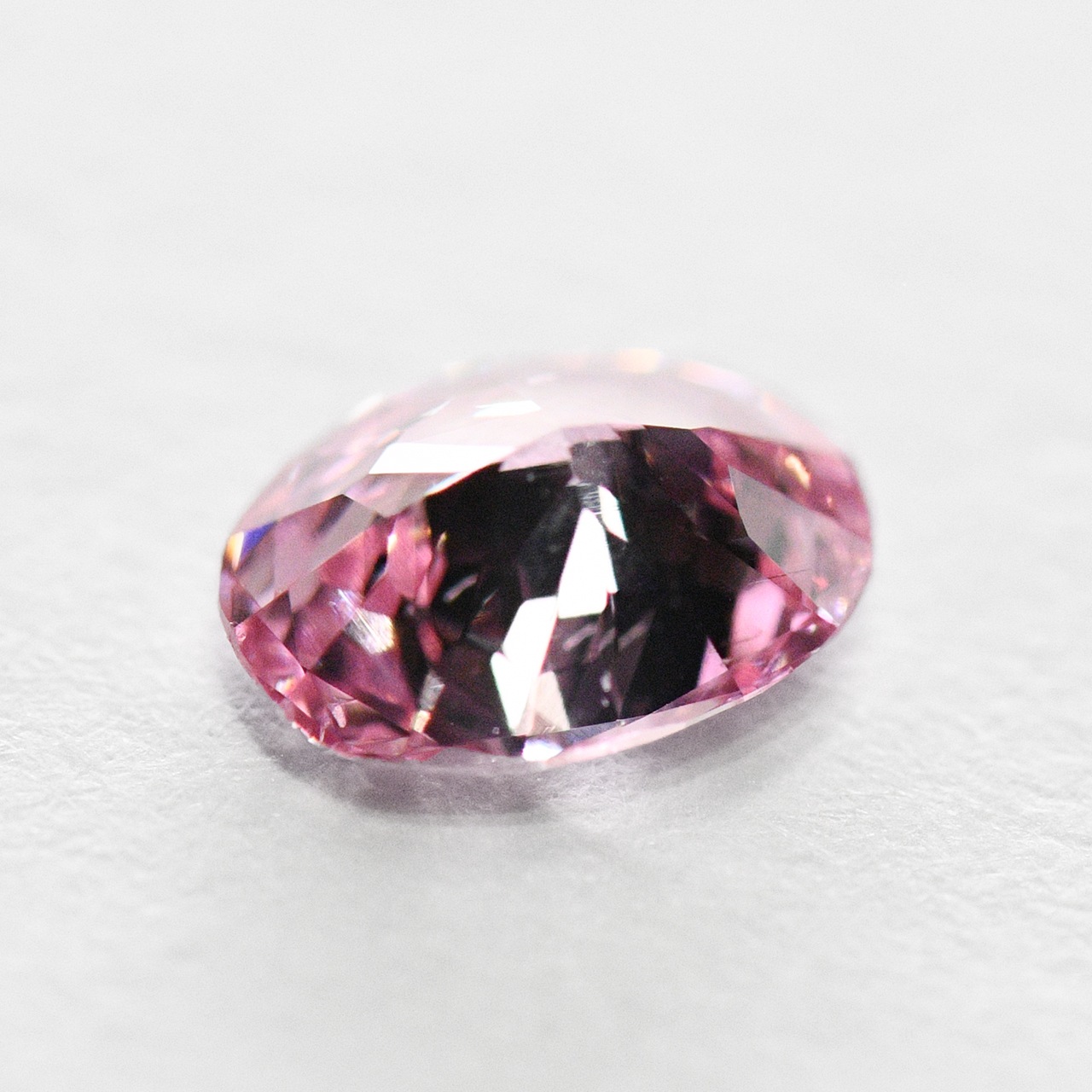 ピンクダイヤモンドルース0.23ct, Fancy Vivid Purplish Pink (ファンシーヴィヴィッドパープリッシュピンク）, SI-1, Oval, GIA