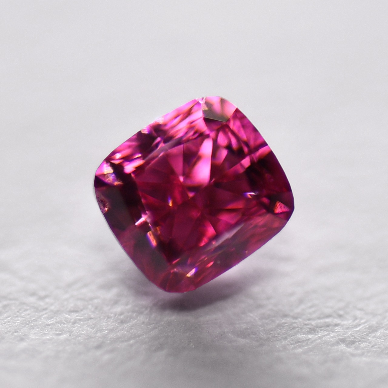 ピンクダイヤモンドルース 0.102ct / Fancy Purplish Red / VS2 / Cushion / CGL