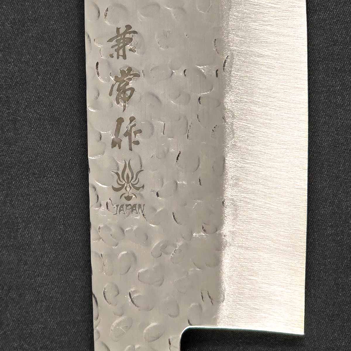 兼常作 KC-950シリーズ ステンレス1K6 槌目磨き 赤合板丸柄包丁　-商品画像