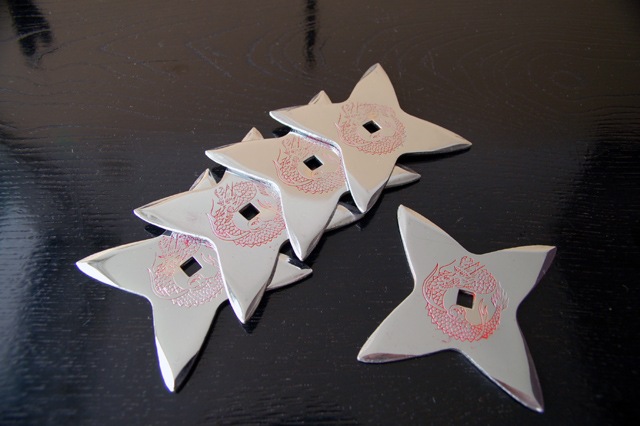 クロムメッキ手裏剣 四方 赤 Mサイズ-商品画像