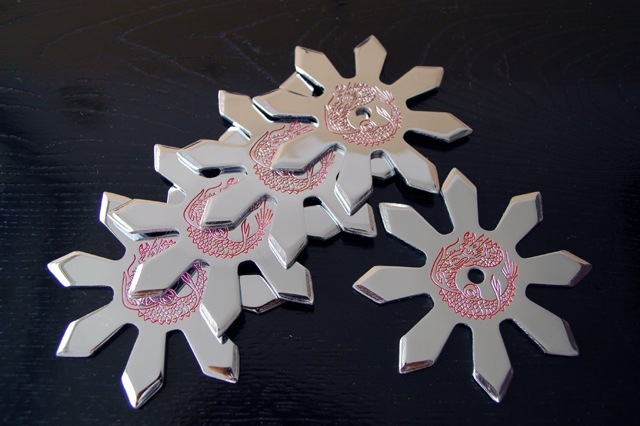 クロムメッキ手裏剣 八方 赤 Mサイズ-商品画像