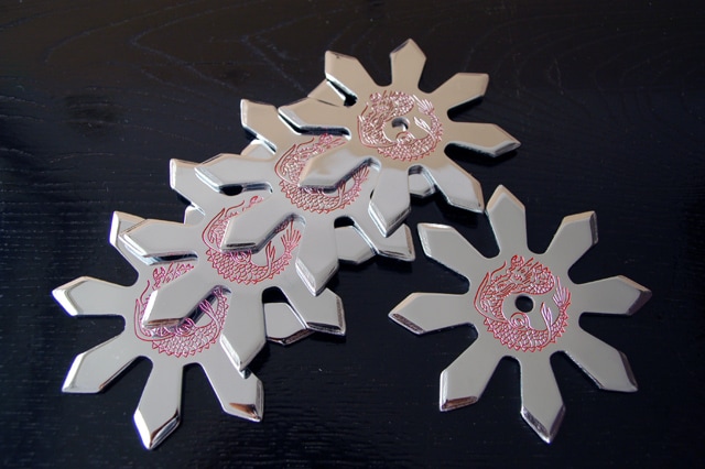 クロムメッキ手裏剣 八方 赤 緑 Mサイズ 12枚-商品画像