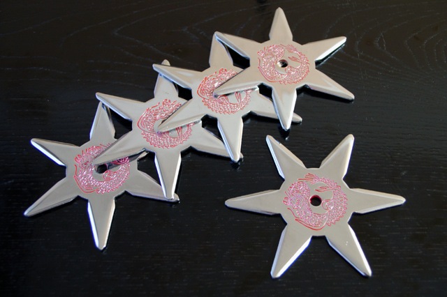 クロムメッキ手裏剣 六方 赤 緑 Mサイズ 12枚-商品画像