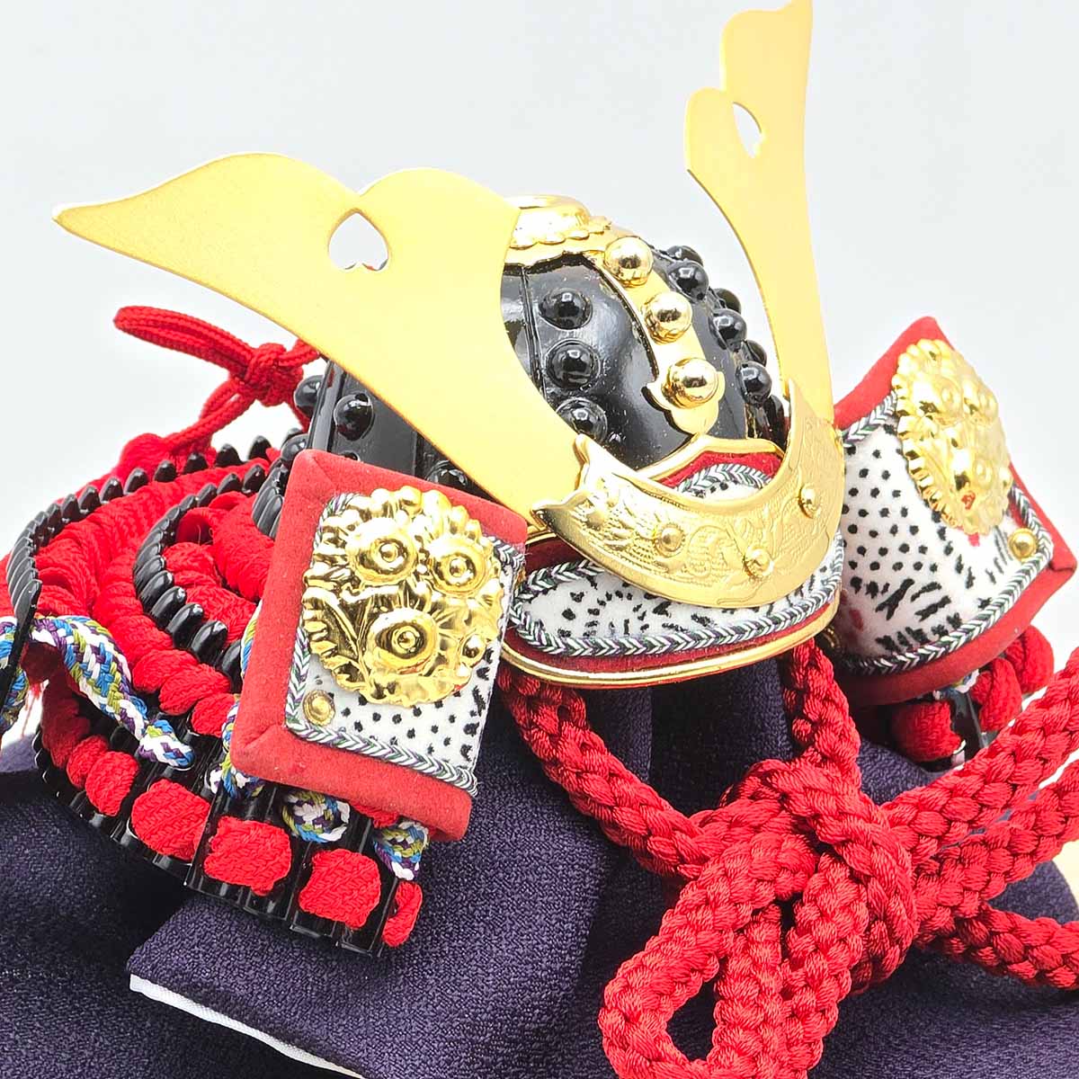 特製小型兜  桐箱入り 8号 大鍬形 長鍬形 吉徳-商品画像