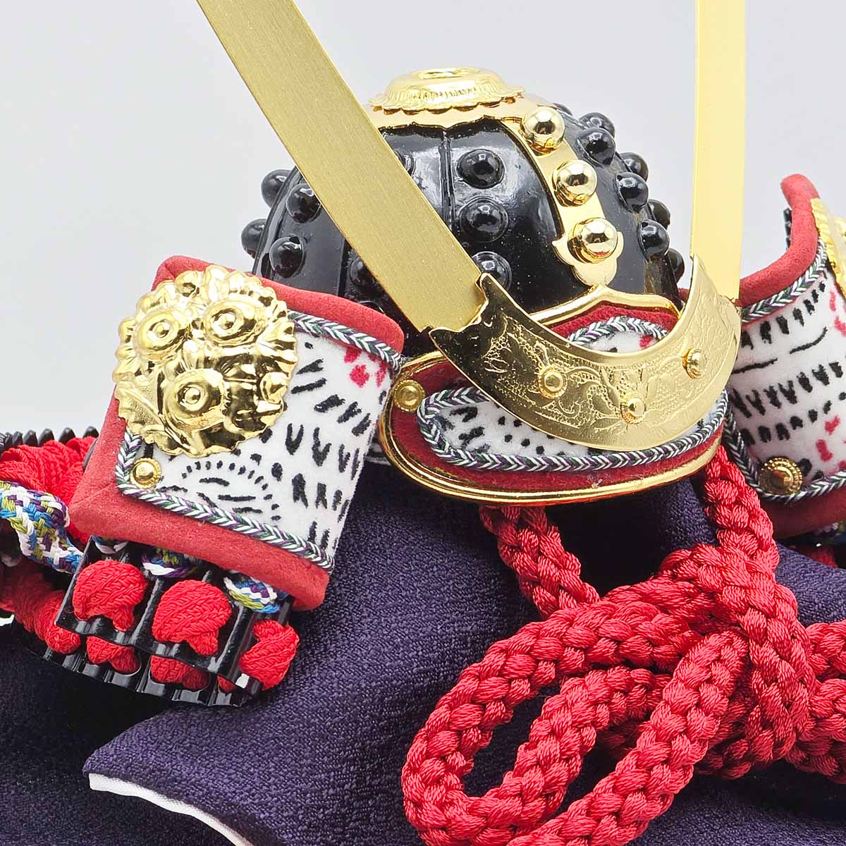 特製小型兜  桐箱入り 8号 大鍬形 長鍬形 吉徳-商品画像